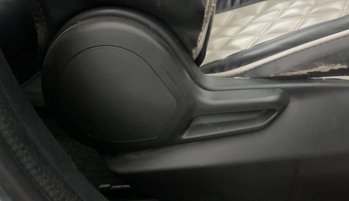 2022 Tata NEXON XM SUNROOF PETROL, Petrol, Manual, 37,635 km, Driver Side Adjustment Panel