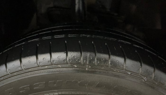 2022 Tata NEXON XM SUNROOF PETROL, Petrol, Manual, 37,635 km, Right Front Tyre Tread