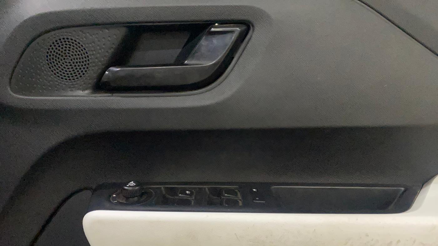 2023 Tata PUNCH ACCOMPLISHED DAZZLE SUNROOF CNG MT, CNG, Manual, 92,545 km, Driver Side Door Panels Control