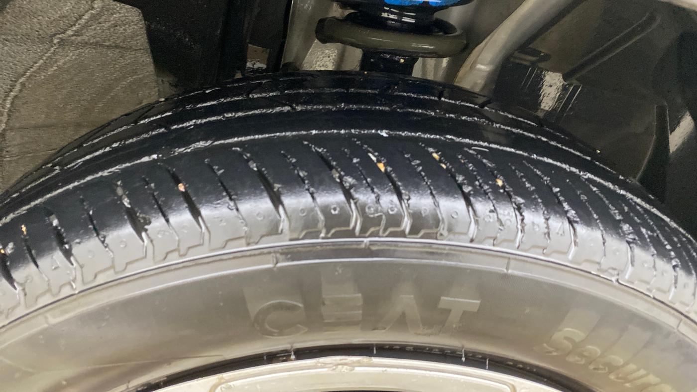2022 Renault Kiger RXT AMT, CNG, Automatic, 38,110 km, Right Front Tyre Tread