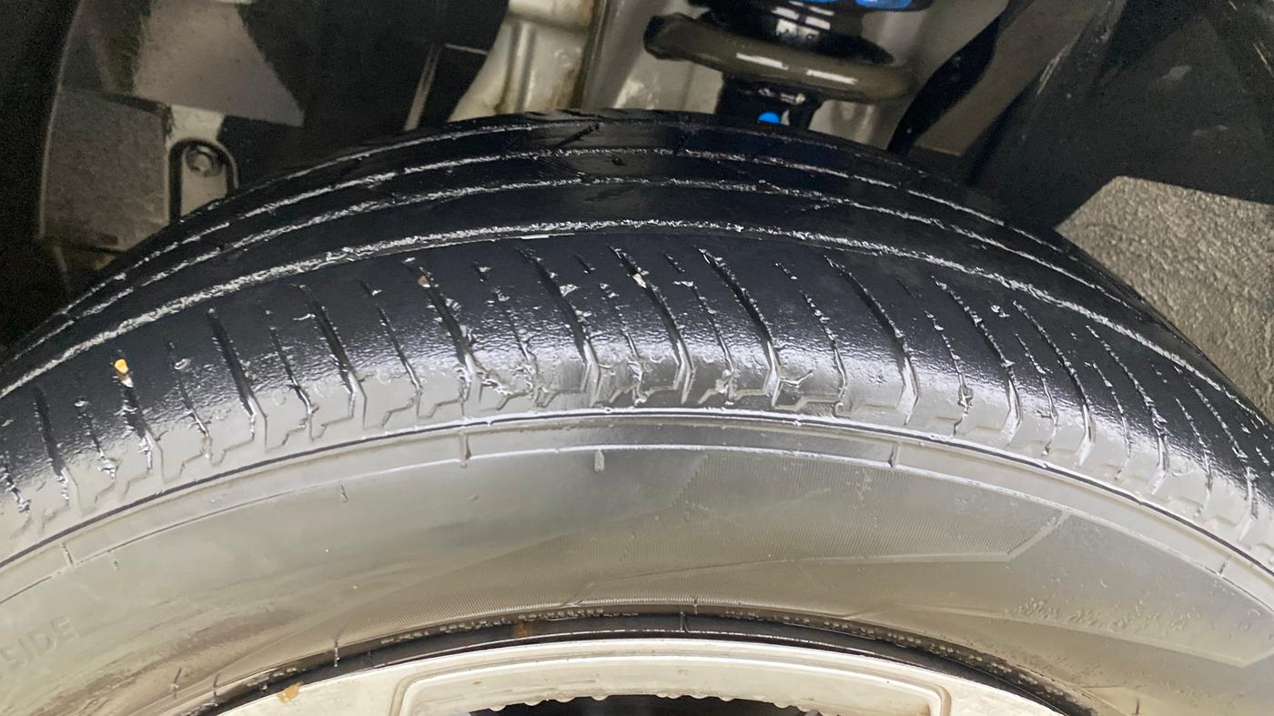 2022 Renault Kiger RXT AMT, CNG, Automatic, 38,110 km, Left Front Tyre Tread