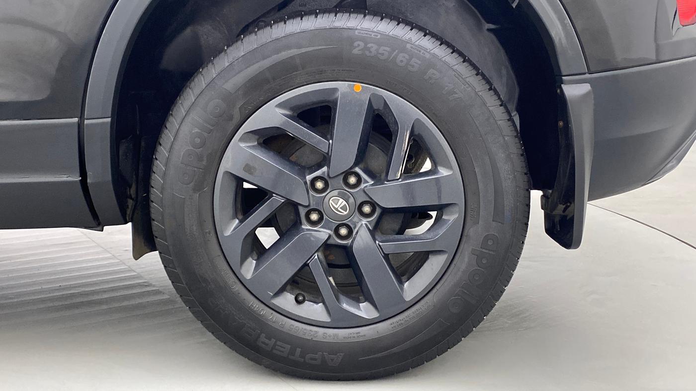 2021 Tata Harrier XZA+ DARK EDITION, Diesel, Automatic, 31,165 km, Left Rear Wheel