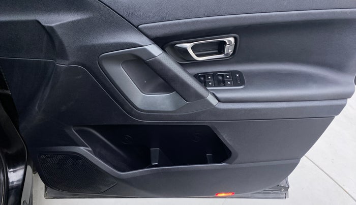 2021 Tata Harrier XZA+ DARK EDITION, Diesel, Automatic, 31,165 km, Driver Side Door Panels Control