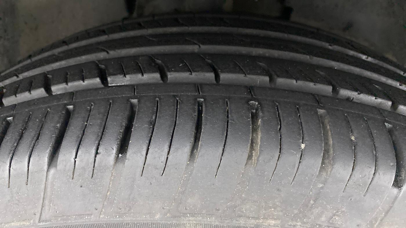 2021 Tata Harrier XZA+ DARK EDITION, Diesel, Automatic, 31,165 km, Right Front Tyre Tread