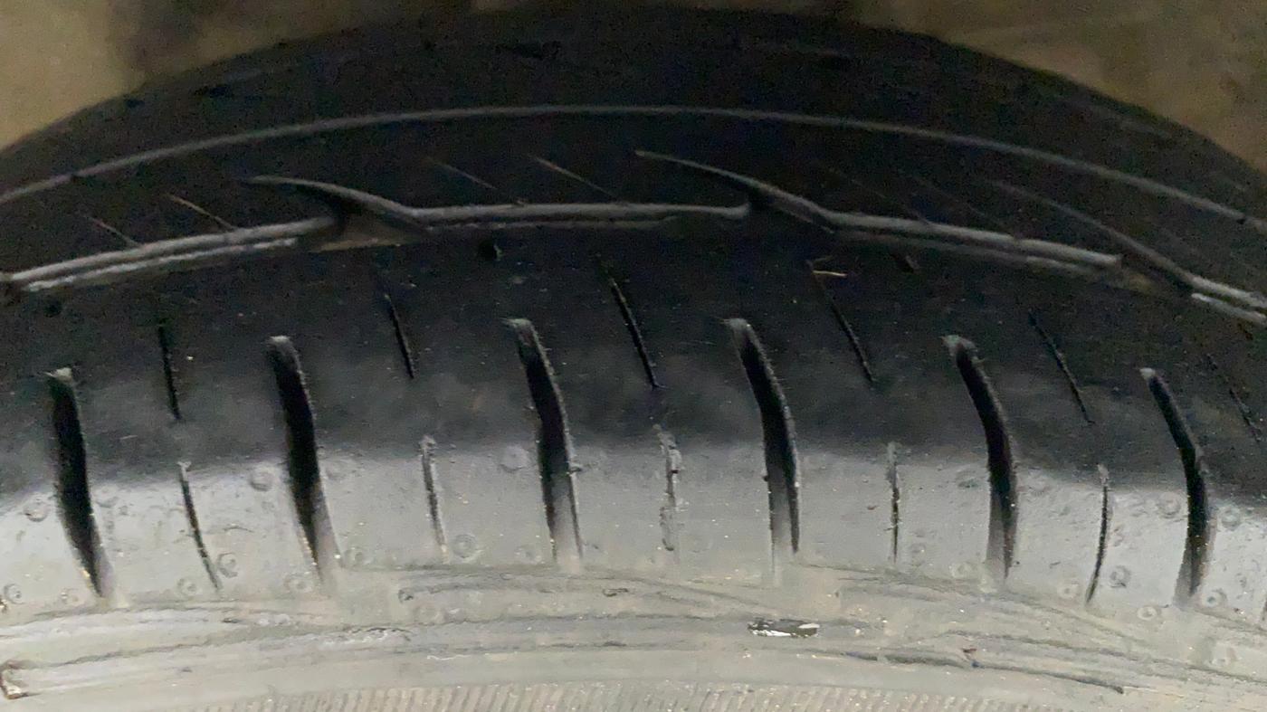 2018 Maruti Alto 800 LXI, Petrol, Manual, 25,872 km, Left Front Tyre Tread
