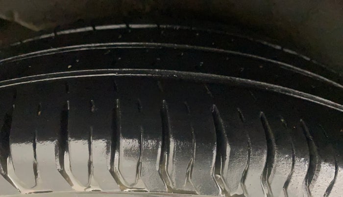 2013 Hyundai i10 MAGNA 1.2, Petrol, Manual, 69,772 km, Right Rear Tyre Tread