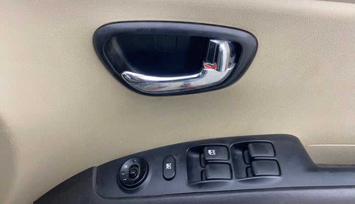 2013 Hyundai i10 MAGNA 1.2, Petrol, Manual, 69,772 km, Driver Side Door Panels Control