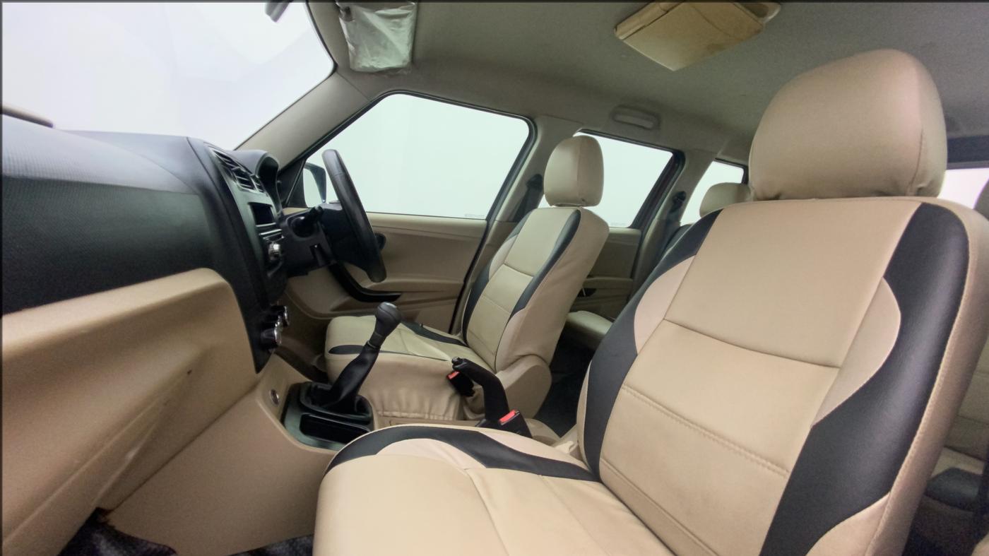2017 Mahindra TUV300 T4 PLUS, Diesel, Manual, 58,142 km, Right Side Front Door Cabin