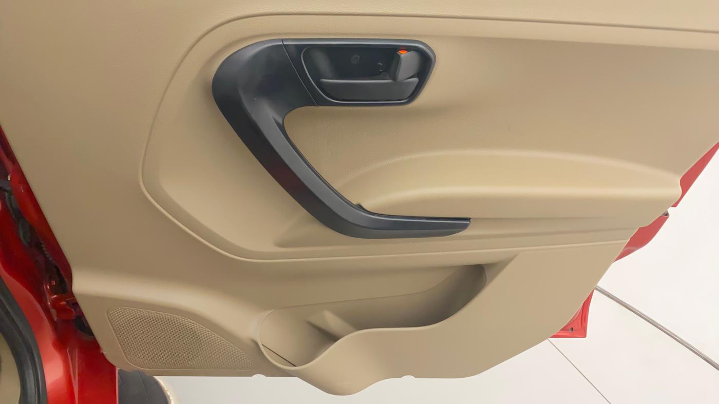 2017 Mahindra TUV300 T4 PLUS, Diesel, Manual, 58,142 km, Driver Side Door Panels Control
