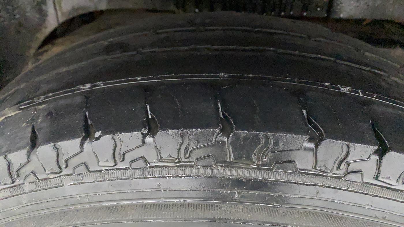 2017 Mahindra TUV300 T4 PLUS, Diesel, Manual, 58,142 km, Right Rear Tyre Tread