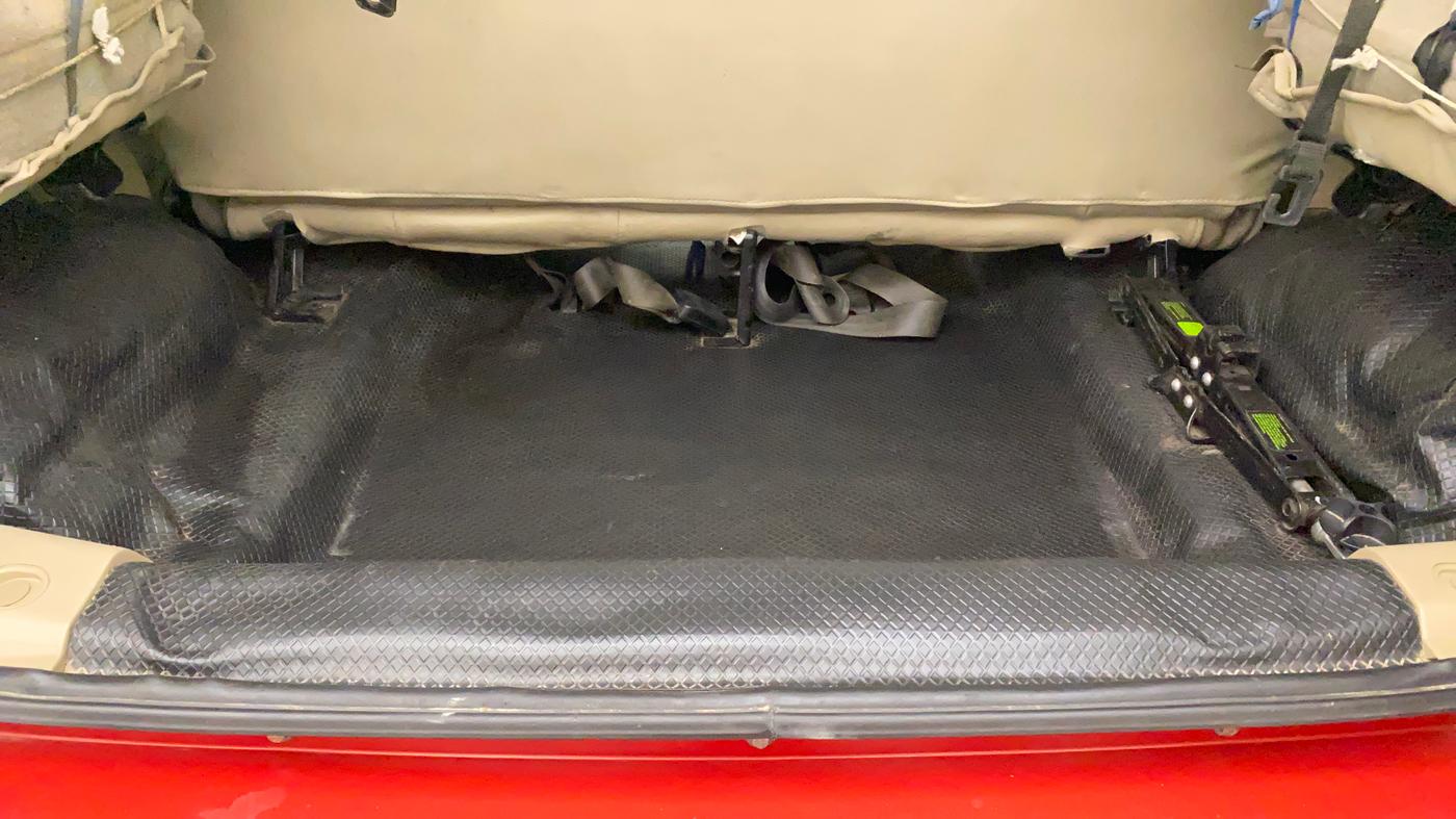 2017 Mahindra TUV300 T4 PLUS, Diesel, Manual, 58,142 km, Boot Inside