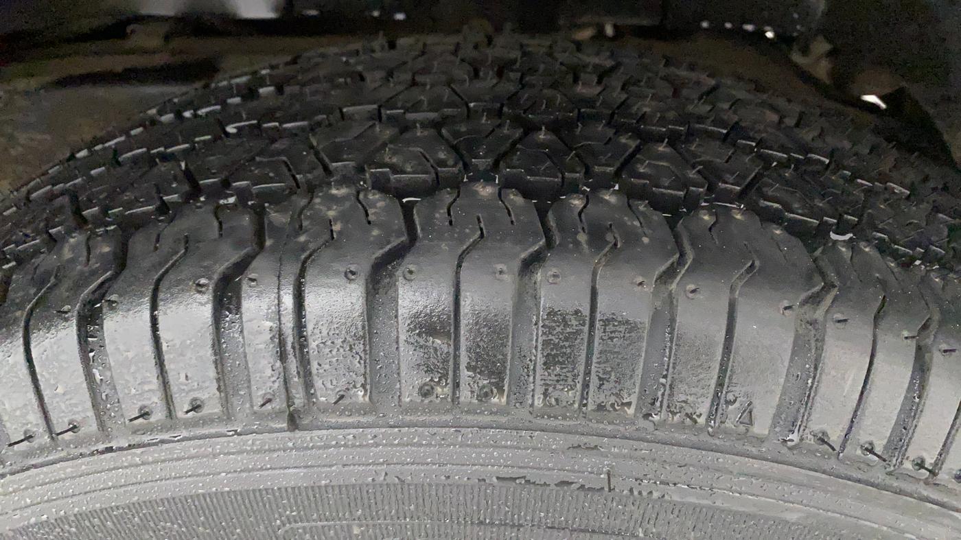 2017 Mahindra TUV300 T4 PLUS, Diesel, Manual, 58,142 km, Left Front Tyre Tread