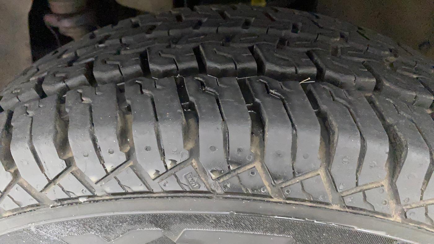 2017 Mahindra TUV300 T4 PLUS, Diesel, Manual, 58,142 km, Left Rear Tyre Tread