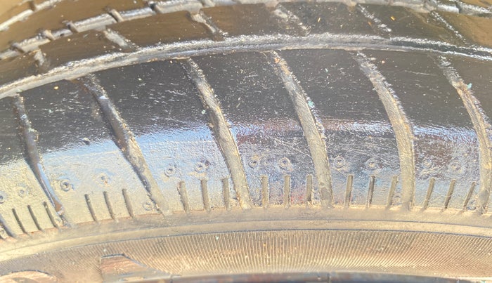 2017 Maruti Wagon R 1.0 VXI AMT, Petrol, Automatic, 65,211 km, Right Front Tyre Tread