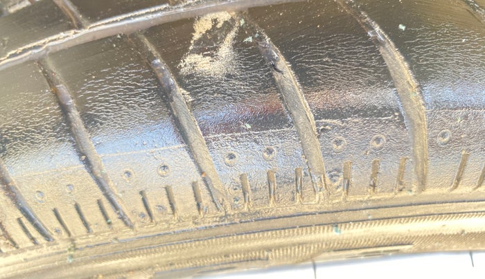 2017 Maruti Wagon R 1.0 VXI AMT, Petrol, Automatic, 65,211 km, Right Rear Tyre Tread