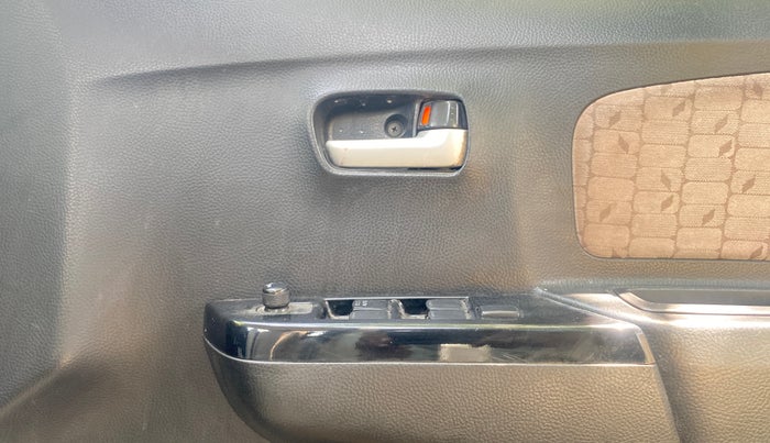 2017 Maruti Wagon R 1.0 VXI AMT, Petrol, Automatic, 65,211 km, Driver Side Door Panels Control