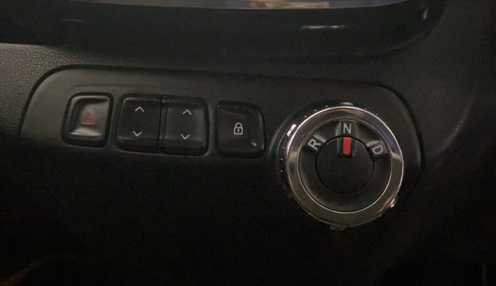 2017 Renault Kwid RXT 1.0 AMT (O), Petrol, Automatic, 28,167 km, Gear Lever