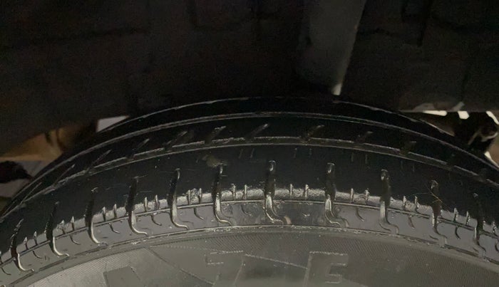 2017 Renault Kwid RXT 1.0 AMT (O), Petrol, Automatic, 28,167 km, Left Rear Tyre Tread