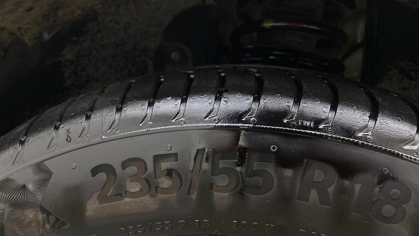 2018 Skoda Kodiaq L&K 2.0 TDI 4X4 AT, Diesel, Automatic, 1,29,281 km, Left Front Tyre Tread