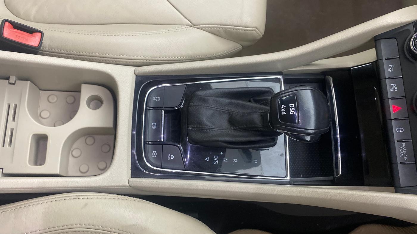 2018 Skoda Kodiaq L&K 2.0 TDI 4X4 AT, Diesel, Automatic, 1,29,281 km, Gear Lever