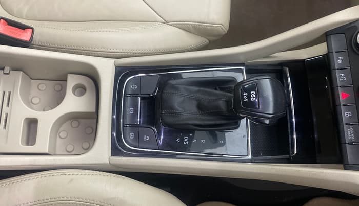 2018 Skoda Kodiaq L&K 2.0 TDI 4X4 AT, Diesel, Automatic, 1,29,281 km, Gear Lever