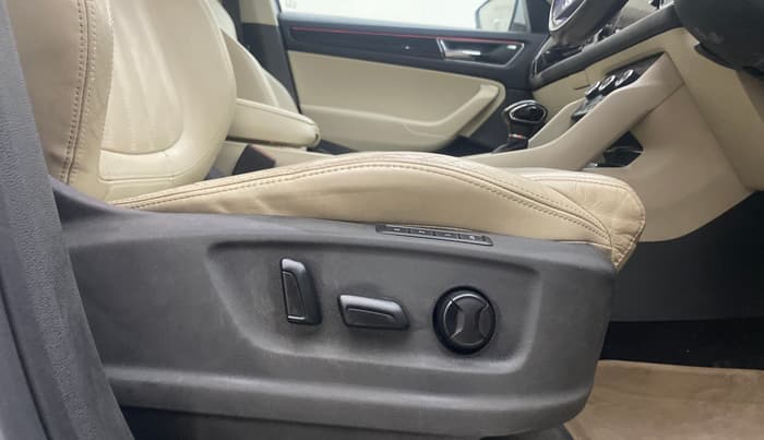 2018 Skoda Kodiaq L&K 2.0 TDI 4X4 AT, Diesel, Automatic, 1,29,281 km, Driver Side Adjustment Panel