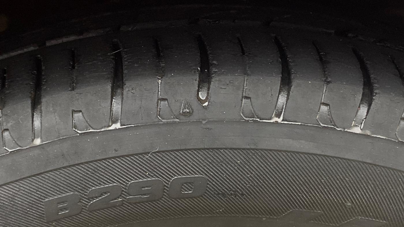 2014 Hyundai Xcent SX 1.2 (O), Petrol, Manual, 71,336 km, Right Front Tyre Tread