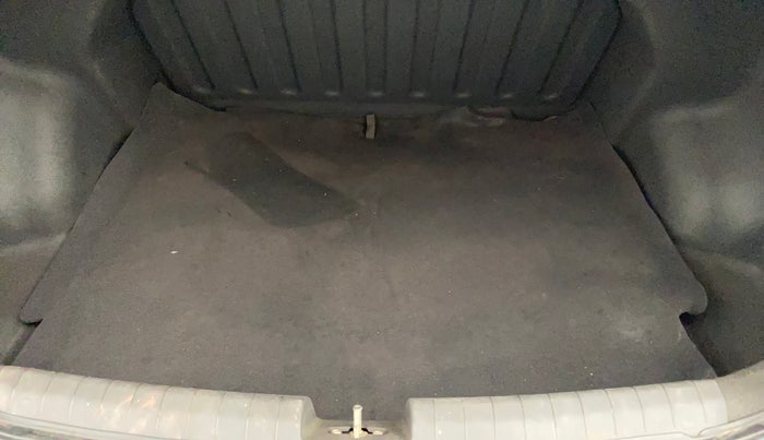 2016 Hyundai Xcent SX 1.2, Petrol, Manual, 37,680 km, Boot Inside