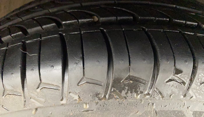 2016 Hyundai Xcent SX 1.2, Petrol, Manual, 37,680 km, Right Front Tyre Tread