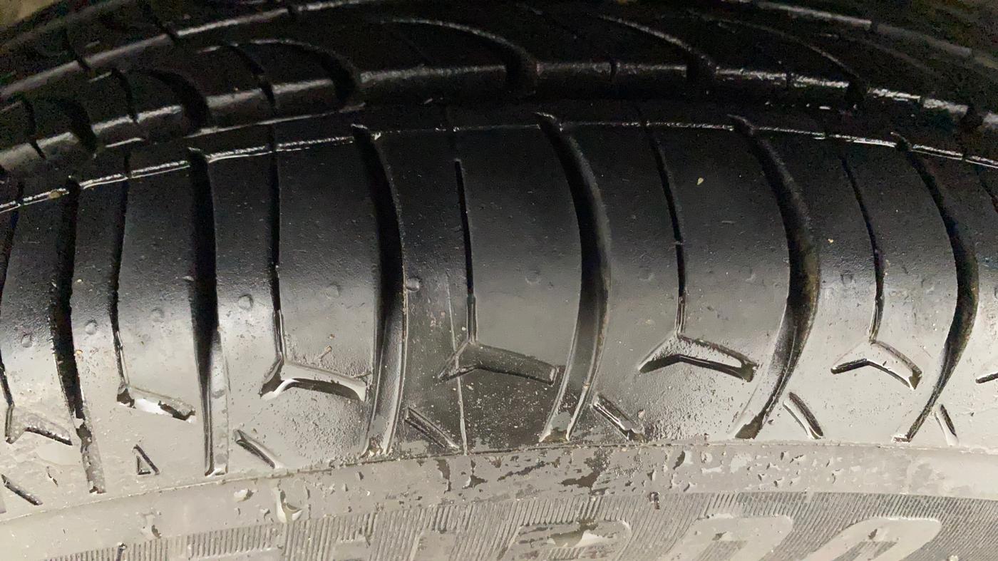 2016 Hyundai Xcent SX 1.2, Petrol, Manual, 37,680 km, Left Front Tyre Tread