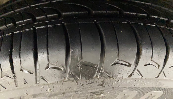 2016 Hyundai Xcent SX 1.2, Petrol, Manual, 37,680 km, Left Front Tyre Tread