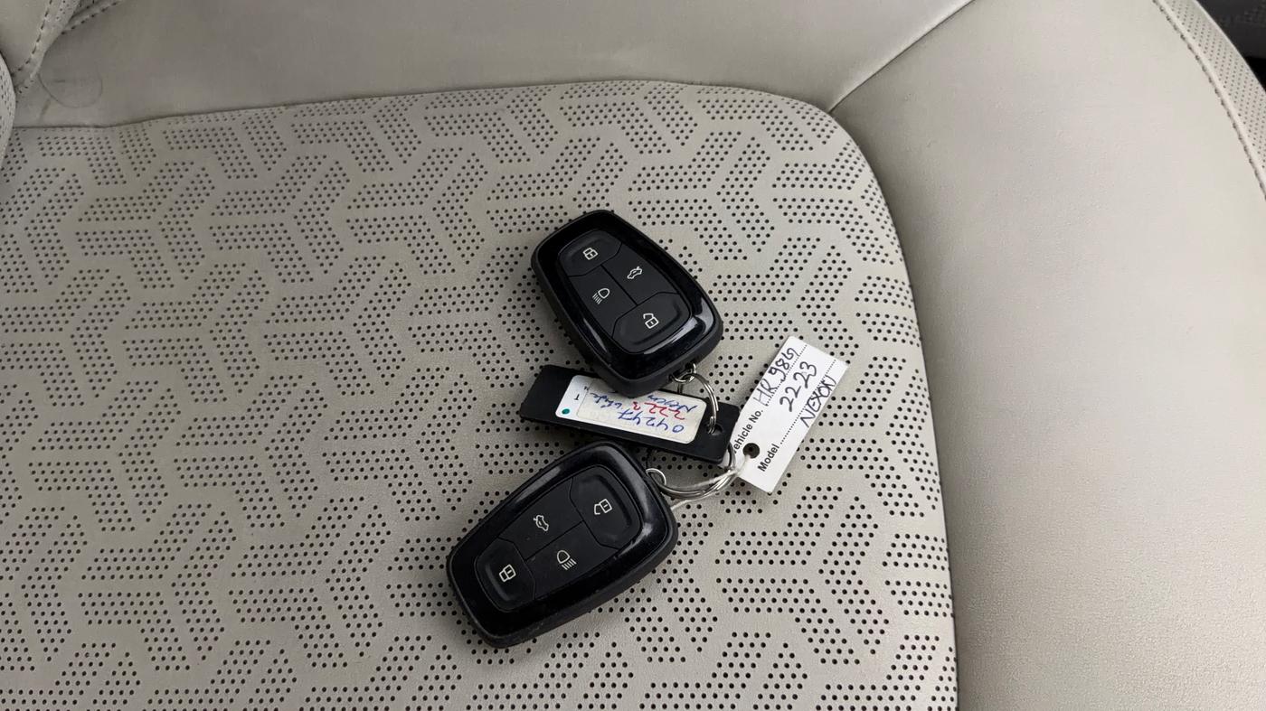 2022 Tata NEXON XZA PLUS (L), Petrol, Automatic, 51,883 km, Key Close Up