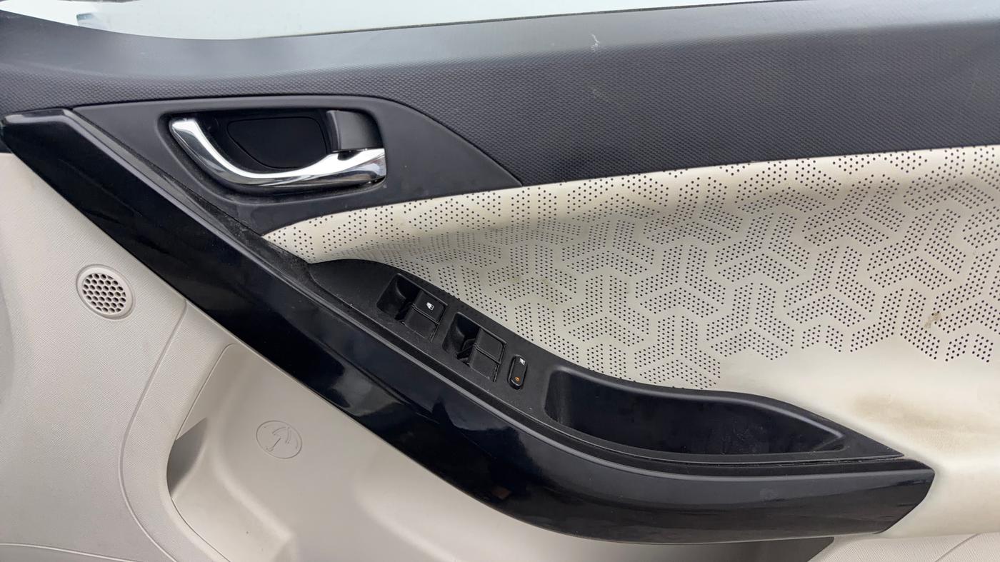 2022 Tata NEXON XZA PLUS (L), Petrol, Automatic, 51,883 km, Driver Side Door Panels Control