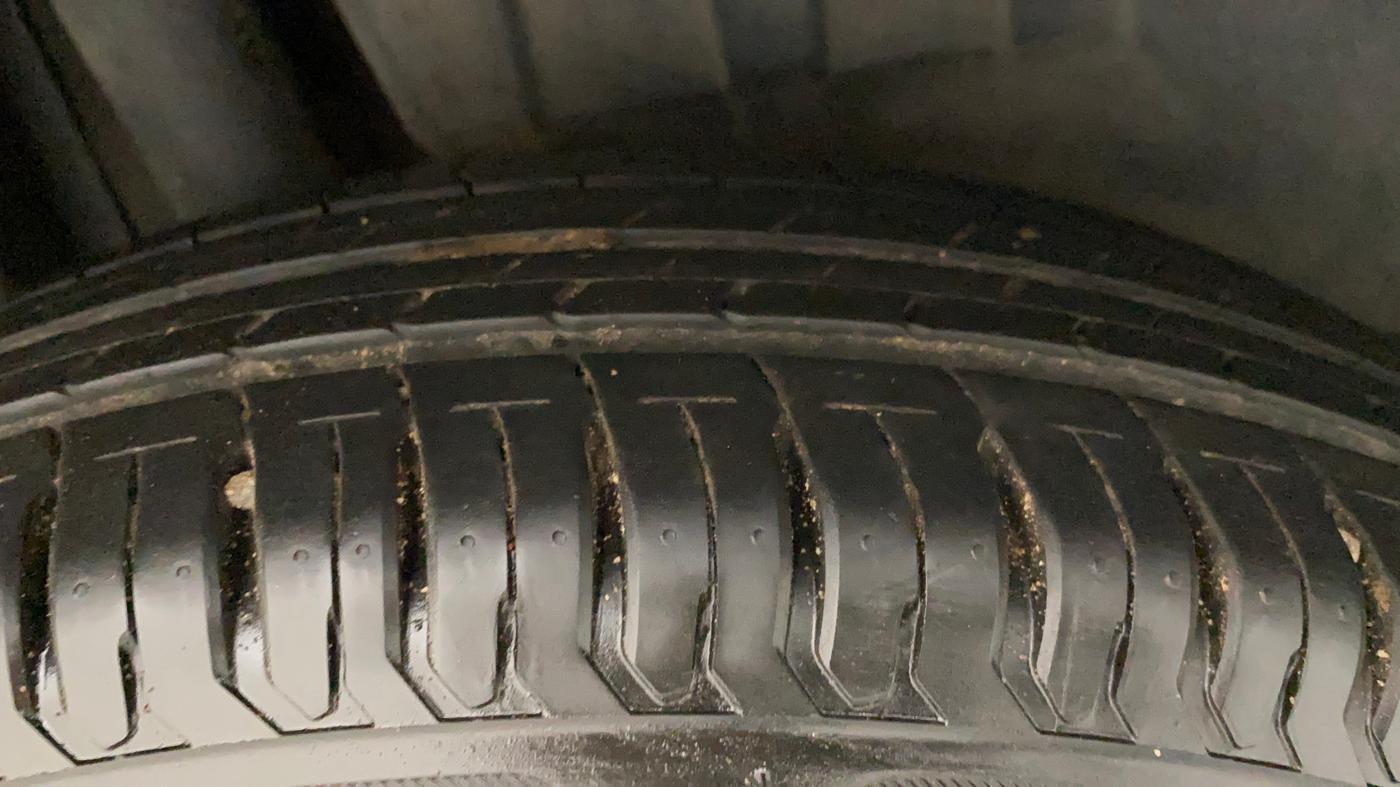 2017 Maruti Dzire VXI, Petrol, Manual, 36,040 km, Right Rear Tyre Tread