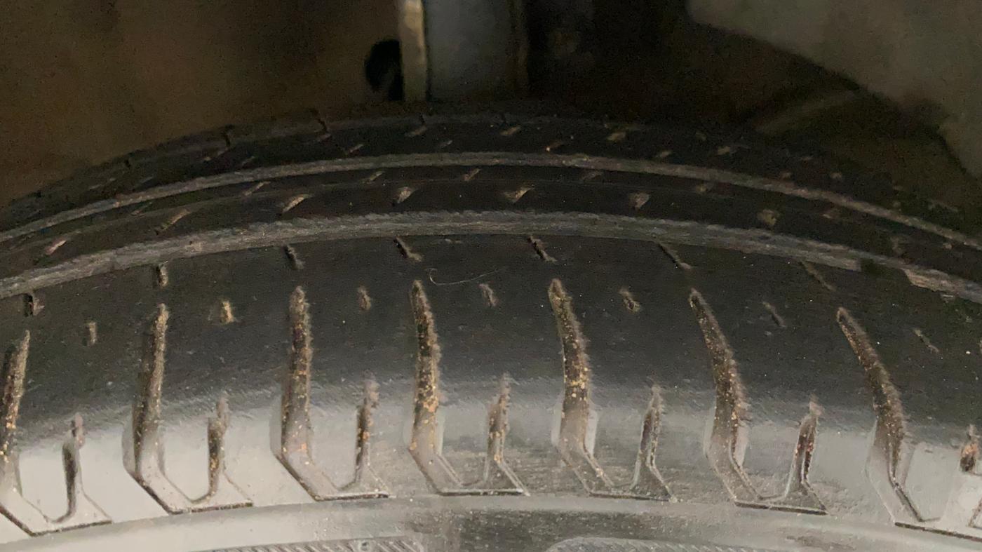 2017 Maruti Dzire VXI, Petrol, Manual, 36,040 km, Right Front Tyre Tread