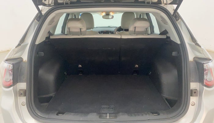 2017 Jeep Compass LIMITED 1.4 PETROL AT, Petrol, Automatic, 43,024 km, Boot Inside