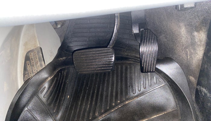 2017 Jeep Compass LIMITED 1.4 PETROL AT, Petrol, Automatic, 43,024 km, Pedals