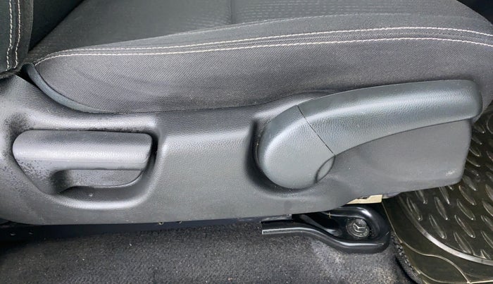 2017 Honda WR-V 1.5 i-DTEC VX MT, Diesel, Manual, 38,976 km, Driver Side Adjustment Panel