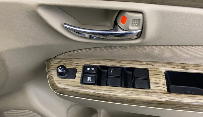 2019 Maruti Ciaz DELTA 1.5 SHVS MT PETROL, Petrol, Manual, 31,615 km, Driver Side Door Panels Control