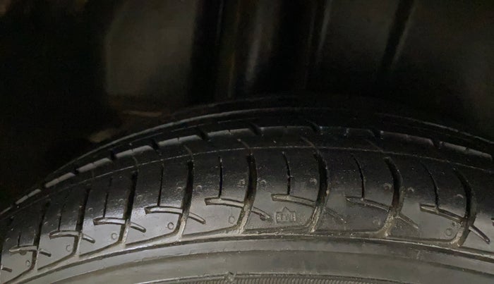 2019 Maruti Ciaz DELTA 1.5 SHVS MT PETROL, Petrol, Manual, 31,615 km, Right Rear Tyre Tread