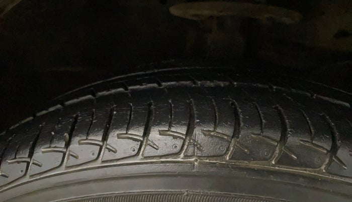 2019 Maruti Ciaz DELTA 1.5 SHVS MT PETROL, Petrol, Manual, 31,615 km, Right Front Tyre Tread