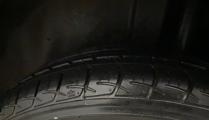 2019 Maruti Ciaz DELTA 1.5 SHVS MT PETROL, Petrol, Manual, 31,615 km, Left Rear Tyre Tread