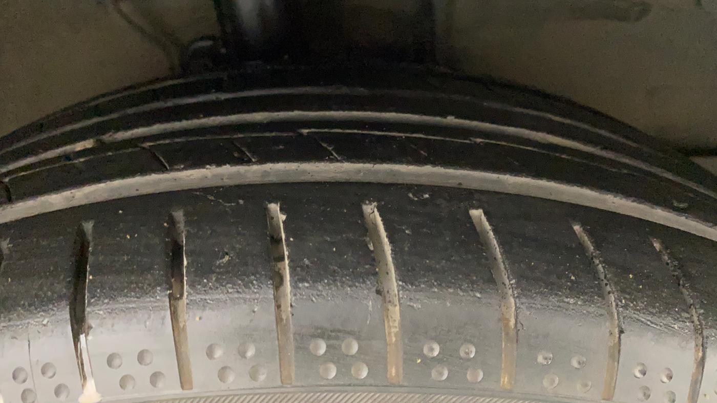 2012 Toyota Corolla Altis J PETROL, Petrol, Manual, 61,916 km, Right Front Tyre Tread