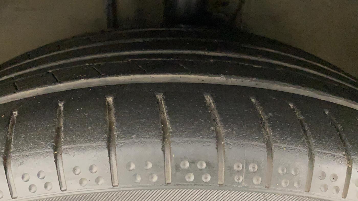 2012 Toyota Corolla Altis J PETROL, Petrol, Manual, 61,916 km, Left Front Tyre Tread