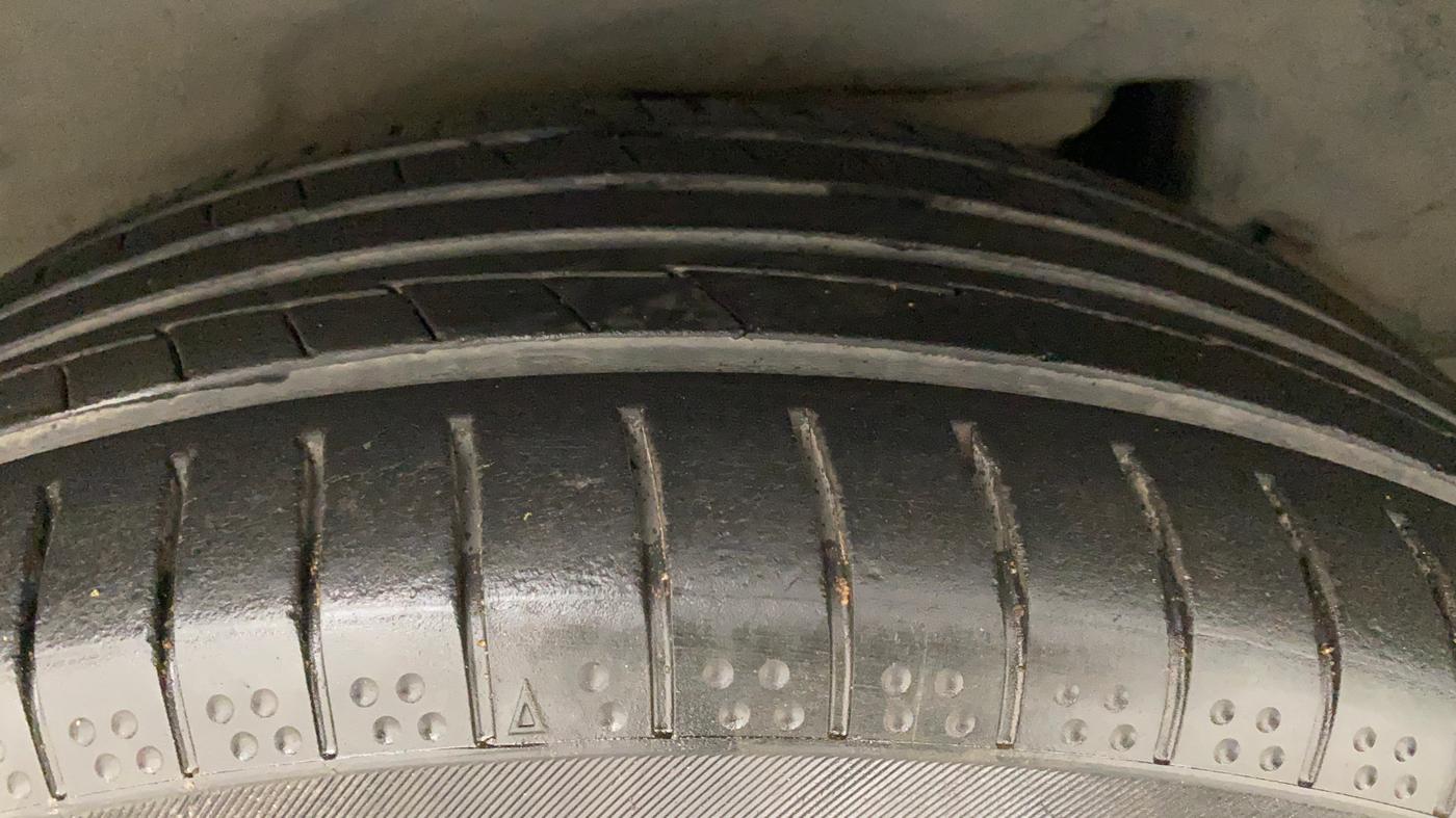 2012 Toyota Corolla Altis J PETROL, Petrol, Manual, 61,916 km, Right Rear Tyre Tread