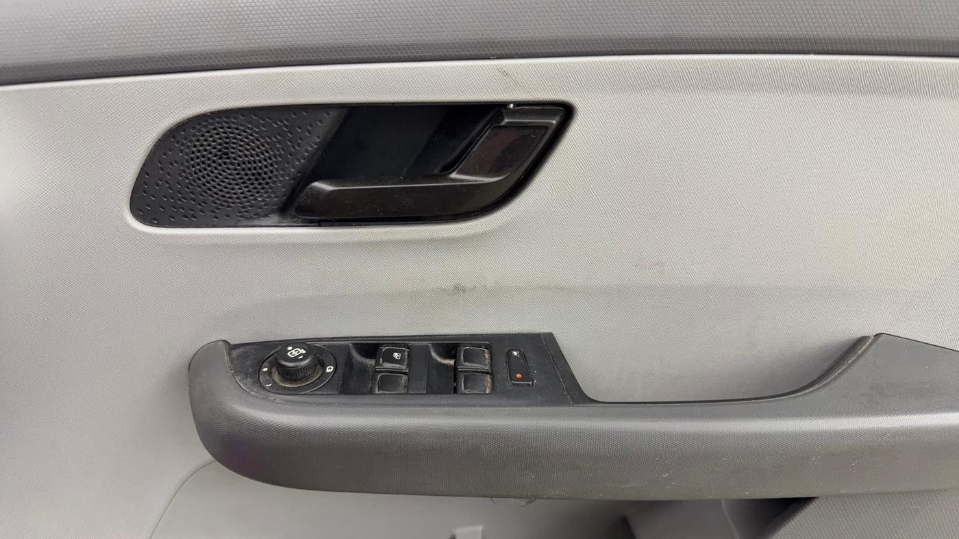 2020 Tata ALTROZ XT PETROL, Petrol, Manual, 62,456 km, Driver Side Door Panels Control