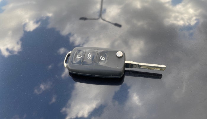 2019 Volkswagen Polo HIGHLINE PLUS 1.0 16 ALLOY, Petrol, Manual, 67,008 km, Key Close Up