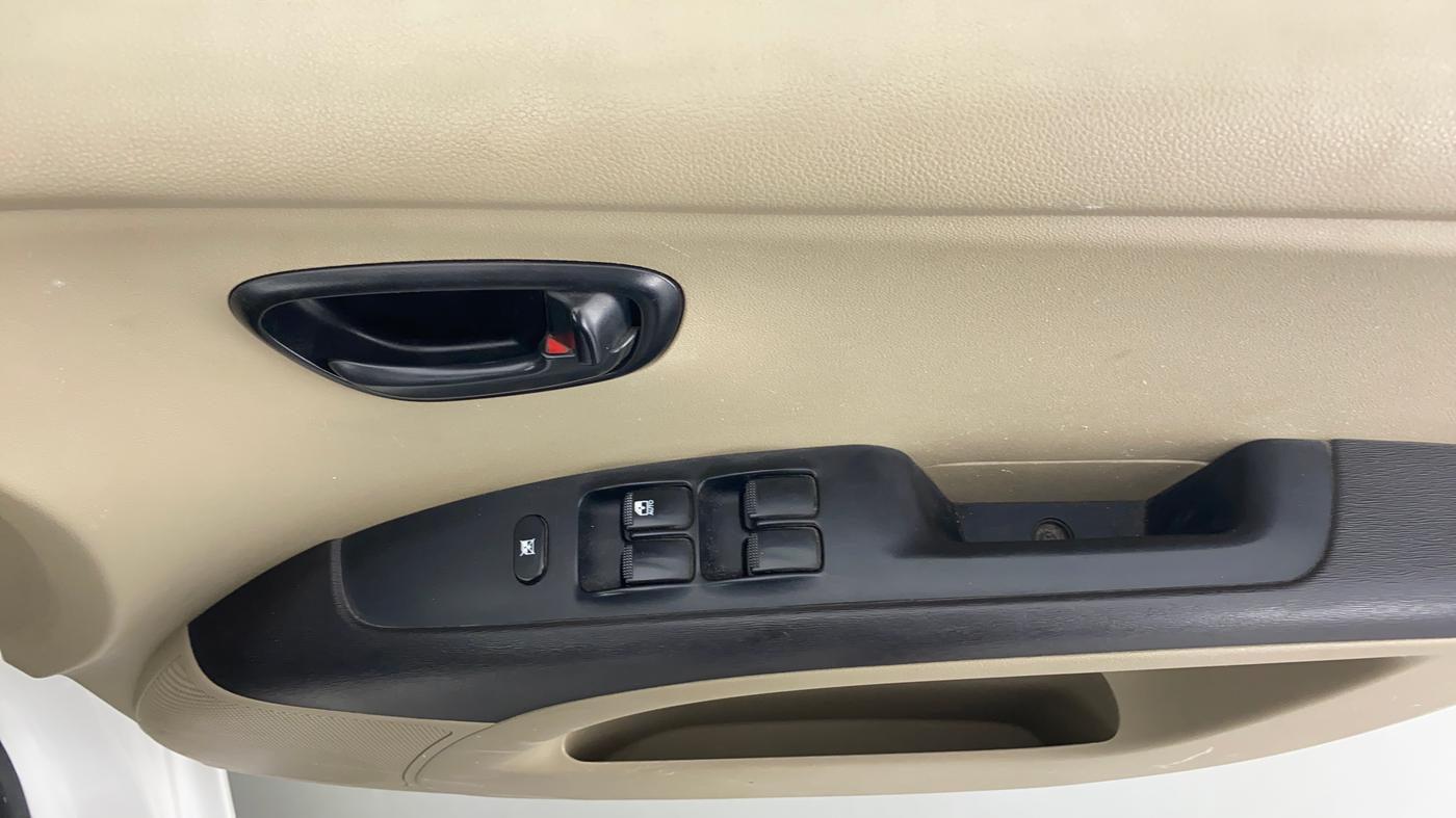 2014 Hyundai i10 MAGNA 1.1 IRDE2, Petrol, Manual, 36,820 km, Driver Side Door Panels Control