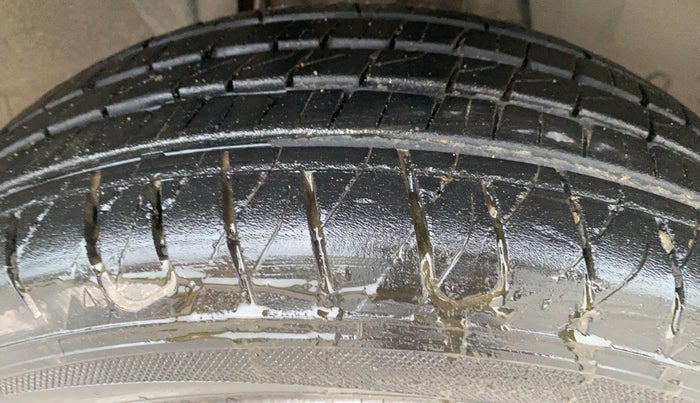 2023 Nissan MAGNITE XE, Petrol, Manual, 51,211 km, Right Front Tyre Tread