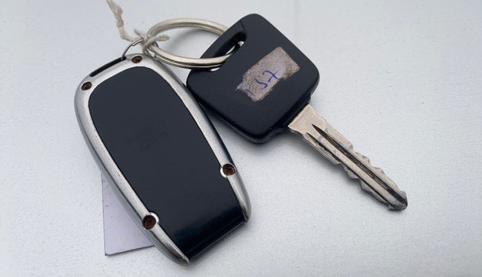 2023 Nissan MAGNITE XE, Petrol, Manual, 51,211 km, Key Close Up